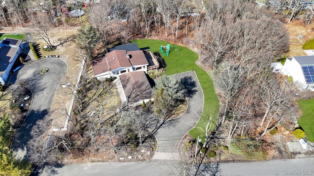 39 Sycamore Avenue, Farmingville, NY 11738