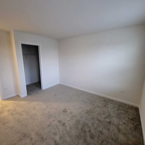 2227 Horseshoe Circle 2227, Naperville, IL 60564