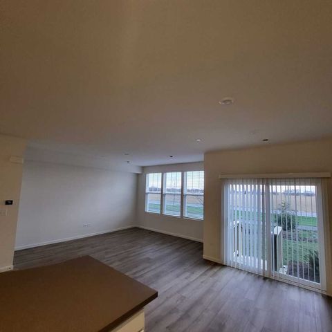 2227 Horseshoe Circle 2227, Naperville, IL 60564