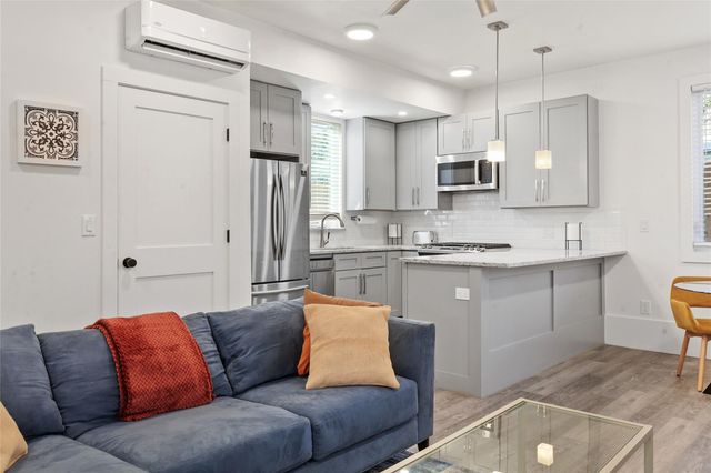 2832 Pearl ST Back House, Austin, TX 78705