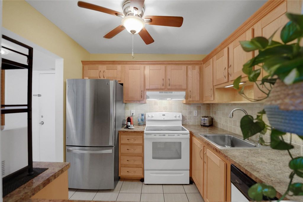 257 S Cypress Road 401, Pompano Beach, FL 33060