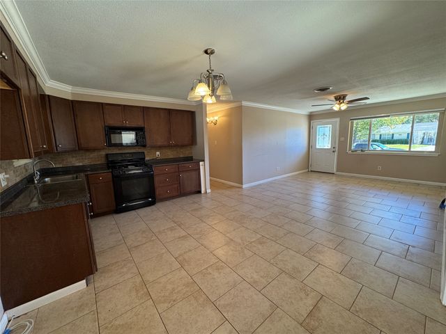 1323 Violet Avenue, Bossier City, LA 71112