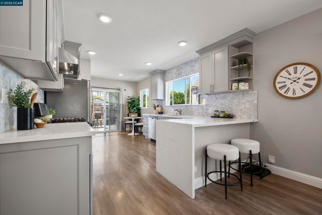 943 36Th St, Richmond, CA 94805
