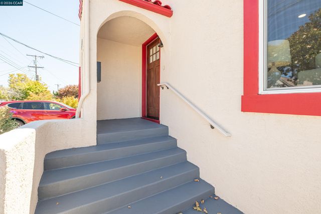 943 36Th St, Richmond, CA 94805