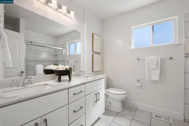 943 36Th St, Richmond, CA 94805