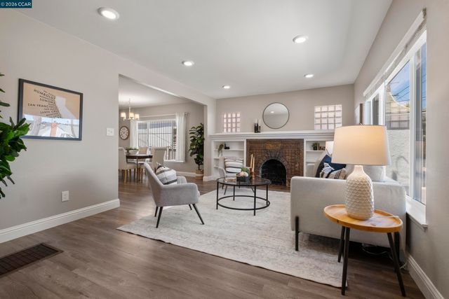 943 36Th St, Richmond, CA 94805