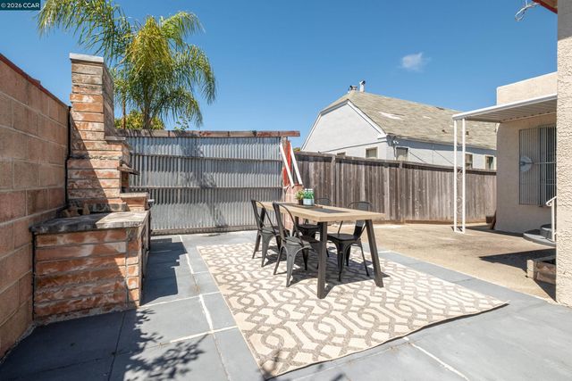 943 36Th St, Richmond, CA 94805
