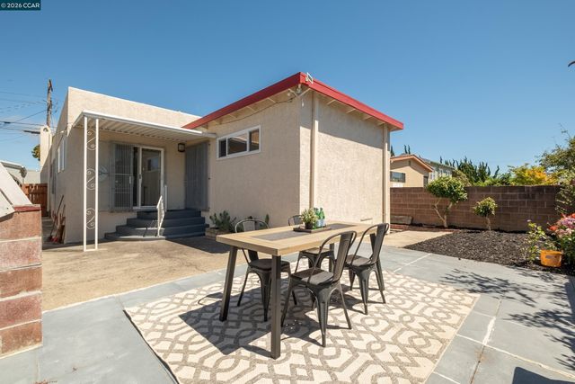 943 36Th St, Richmond, CA 94805
