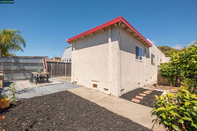 943 36Th St, Richmond, CA 94805