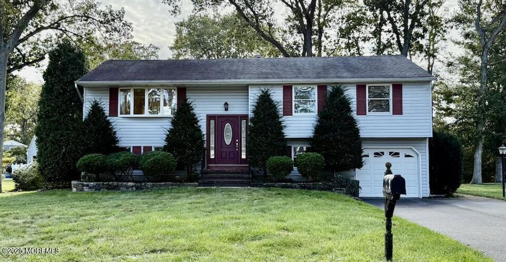 2 Susanna Court, Toms River, NJ 08753