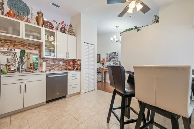 8260 SW 41 Ct, Davie, FL 33328