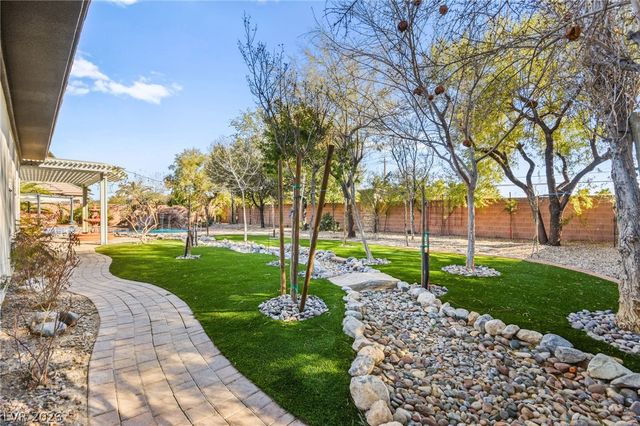 6907 May Basket Avenue, Las Vegas, NV 89131