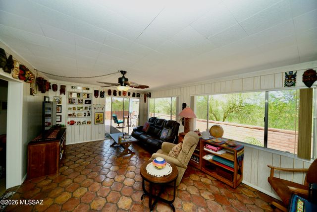 858 S Camino Guarina, Green Valley, AZ 85614
