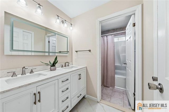 22 Stanford Drive, South Brunswick, NJ 08824