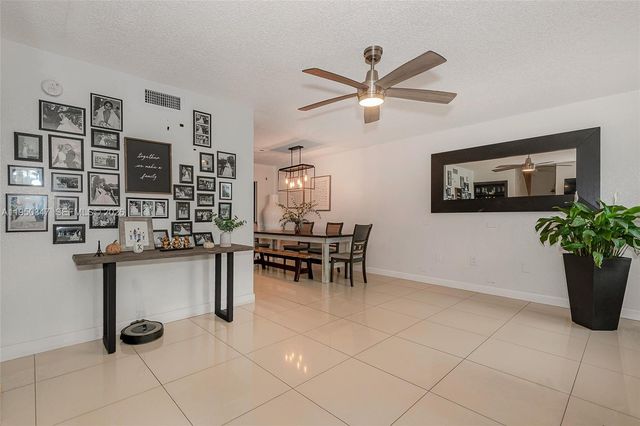 5565 NW 194th Ln, Miami Gardens, FL 33055