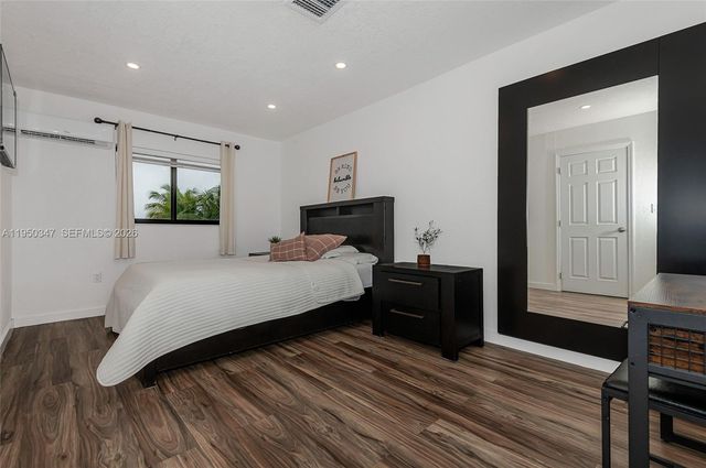 5565 NW 194th Ln, Miami Gardens, FL 33055