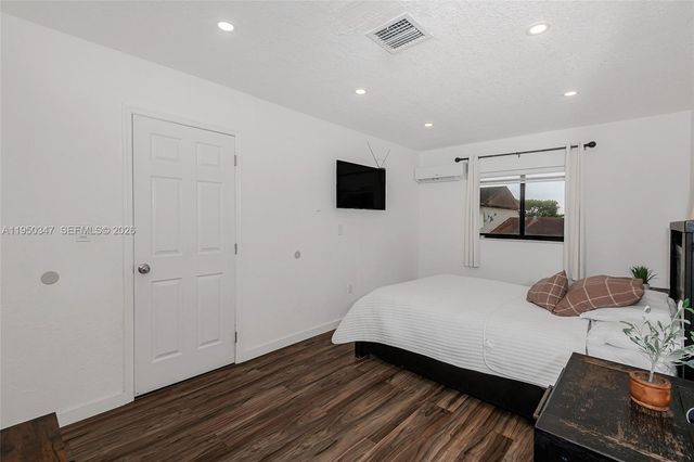 5565 NW 194th Ln, Miami Gardens, FL 33055