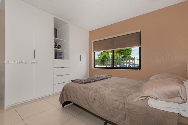 5565 NW 194th Ln, Miami Gardens, FL 33055