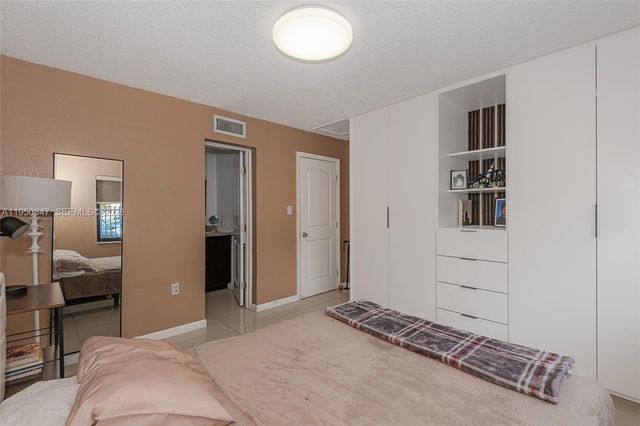 5565 NW 194th Ln, Miami Gardens, FL 33055