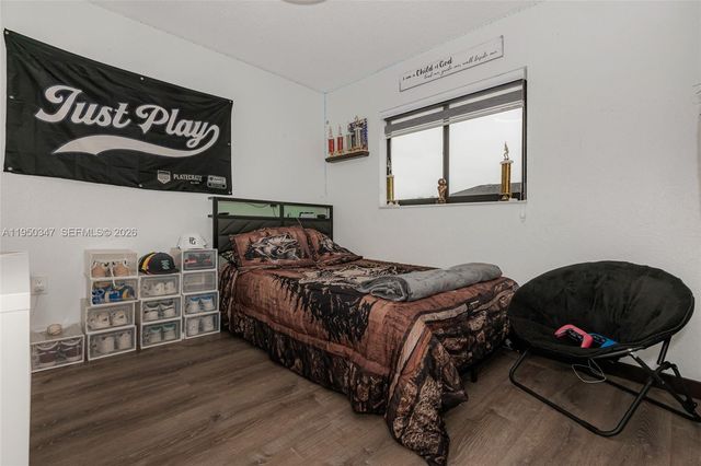 5565 NW 194th Ln, Miami Gardens, FL 33055