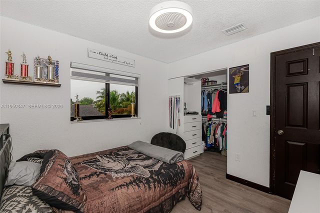 5565 NW 194th Ln, Miami Gardens, FL 33055