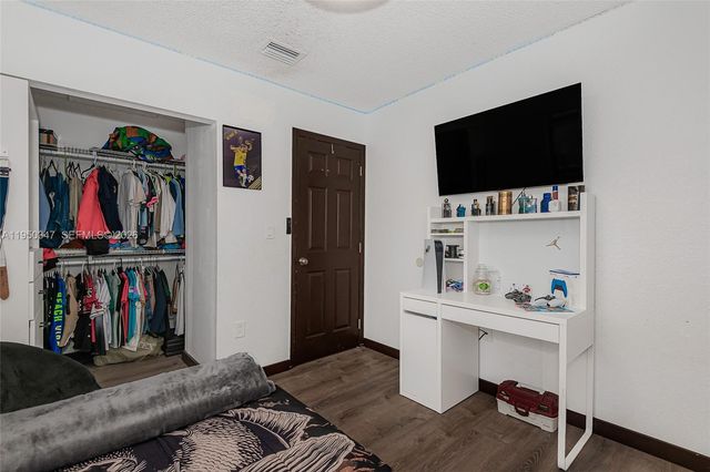 5565 NW 194th Ln, Miami Gardens, FL 33055