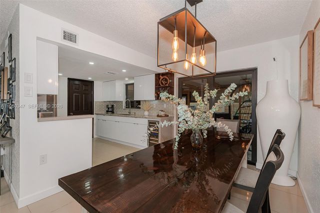 5565 NW 194th Ln, Miami Gardens, FL 33055