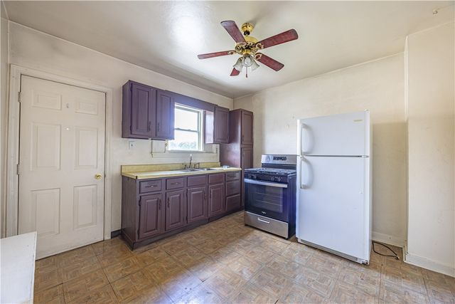 242-244 Center St, Springdale Boro, PA 15144