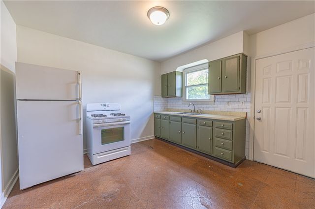 242-244 Center St, Springdale Boro, PA 15144