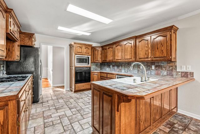 104 Cannes Court, Maumelle, AR 72113