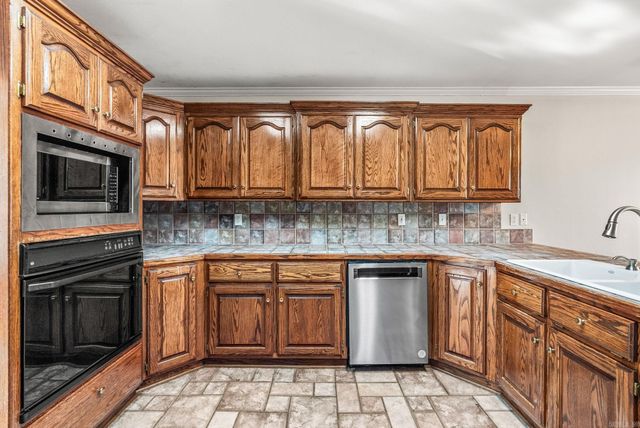 104 Cannes Court, Maumelle, AR 72113