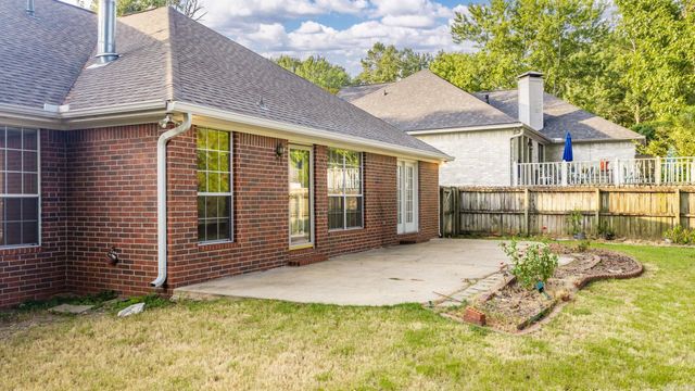 104 Cannes Court, Maumelle, AR 72113