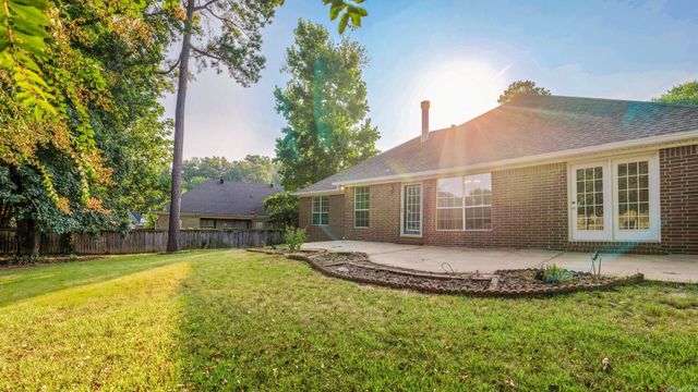 104 Cannes Court, Maumelle, AR 72113