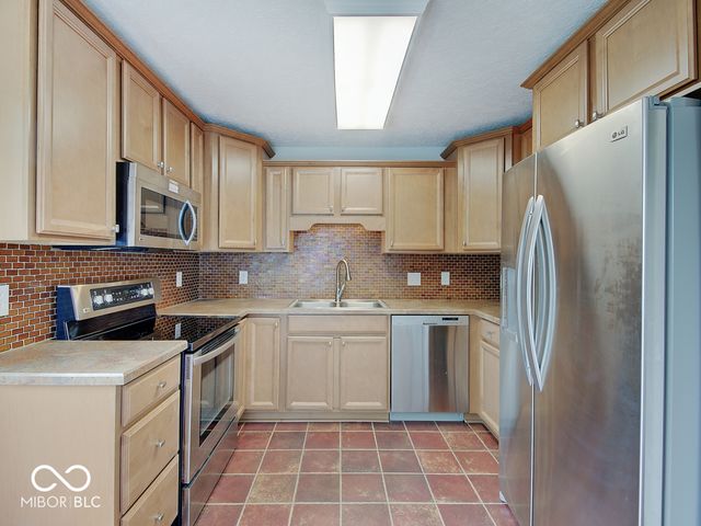 8720 Yardley Court 301, Indianapolis, IN 46268