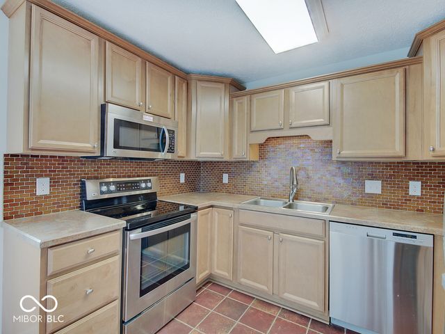 8720 Yardley Court 301, Indianapolis, IN 46268