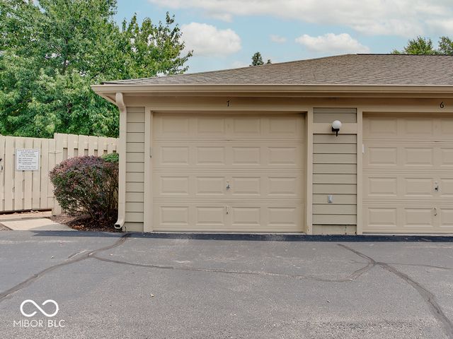 8720 Yardley Court 301, Indianapolis, IN 46268