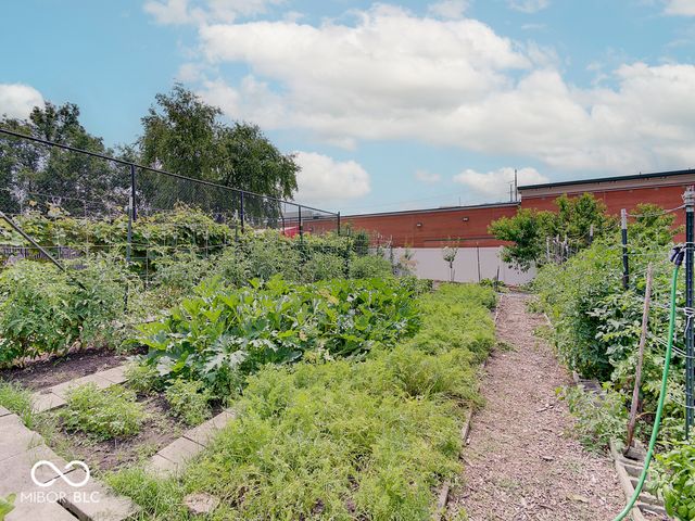 8720 Yardley Court 301, Indianapolis, IN 46268