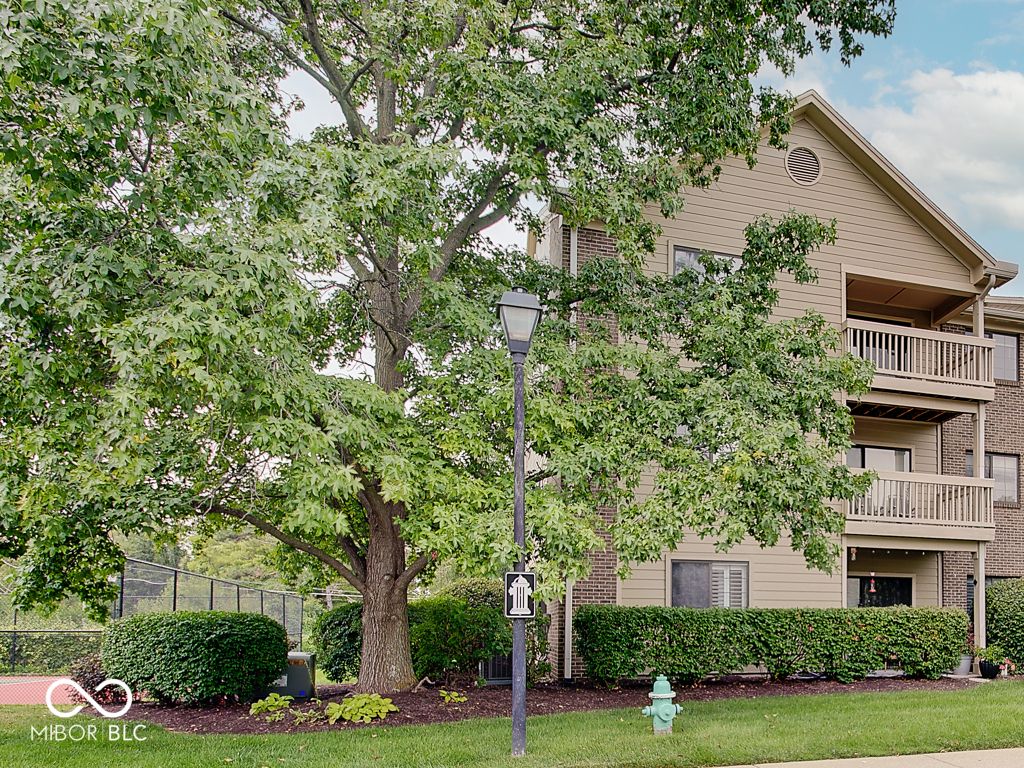 8720 Yardley Court 301, Indianapolis, IN 46268