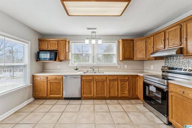 120 HONEYSUCKLE ROAD, Hueytown, AL 35023