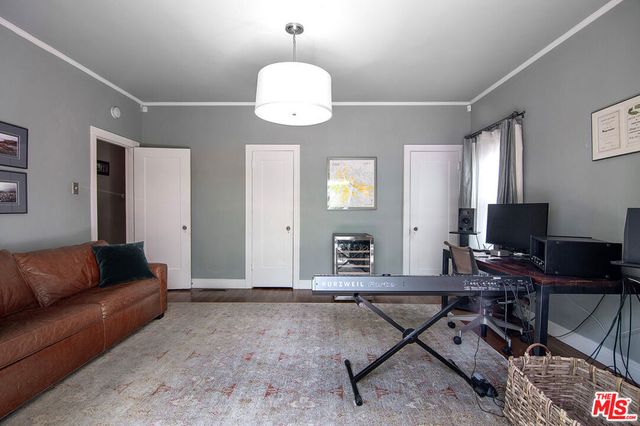 300 N Bronson Avenue, Los Angeles, CA 90004