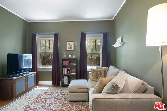 300 N Bronson Avenue, Los Angeles, CA 90004