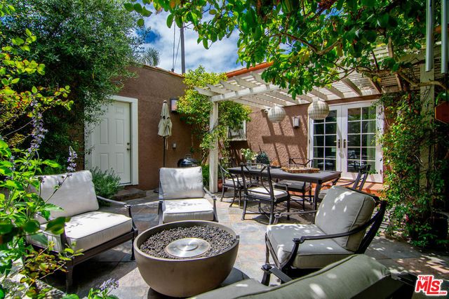 300 N Bronson Avenue, Los Angeles, CA 90004