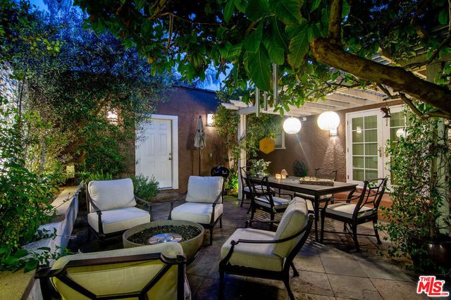 300 N Bronson Avenue, Los Angeles, CA 90004