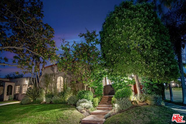 300 N Bronson Avenue, Los Angeles, CA 90004