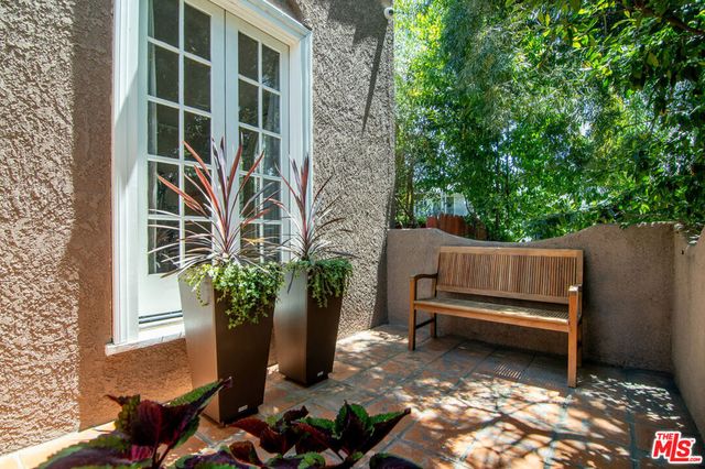 300 N Bronson Avenue, Los Angeles, CA 90004