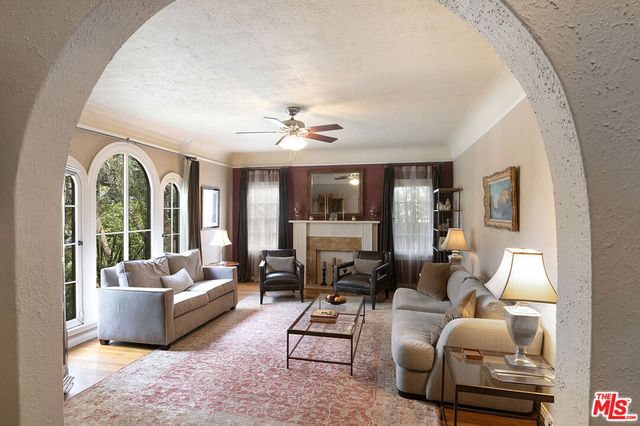 300 N Bronson Avenue, Los Angeles, CA 90004