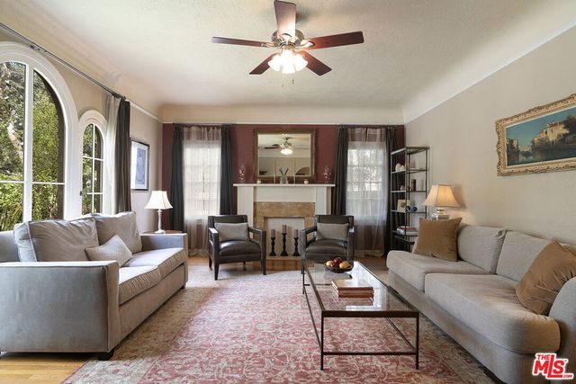 300 N Bronson Avenue, Los Angeles, CA 90004