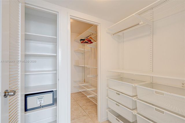 5161 Collins Ave 516, Miami Beach, FL 33140