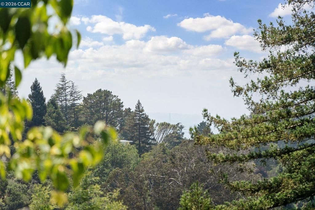 Image 14 of property listing at 5821 Colton Blvd, Oakland, CA 94611