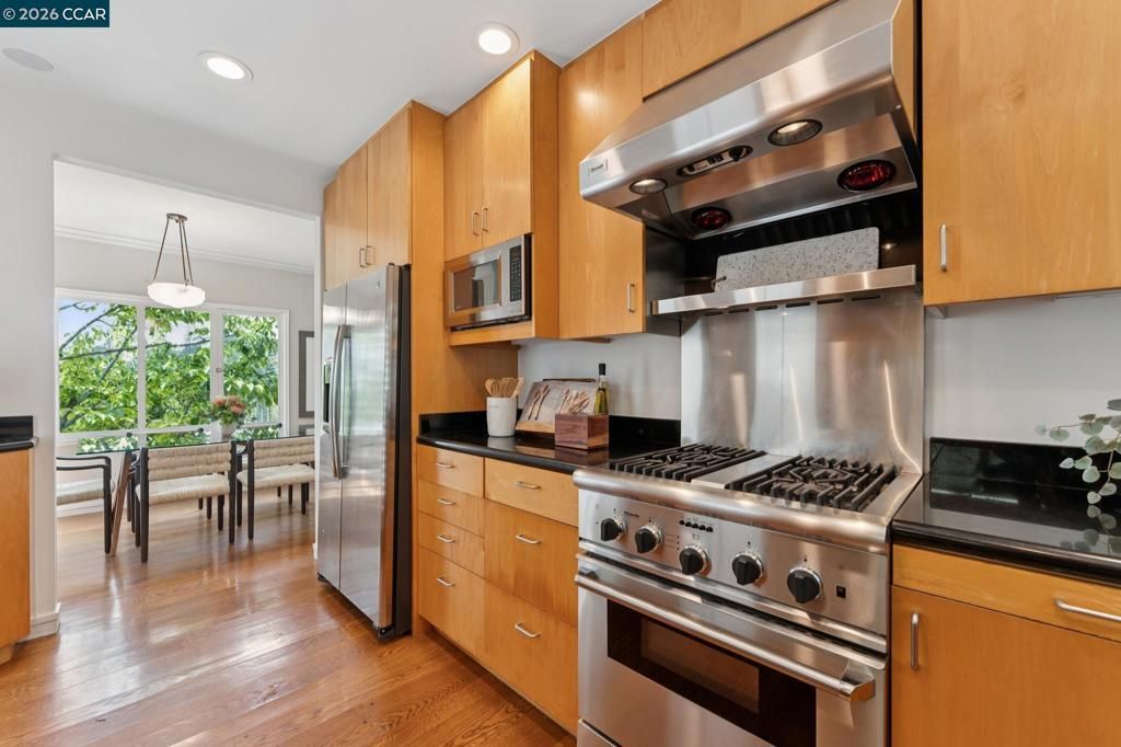 Image 16 of property listing at 5821 Colton Blvd, Oakland, CA 94611